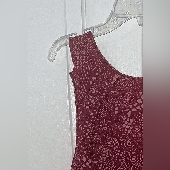 Lululemon Women Tank Top - Picture 4 of 4